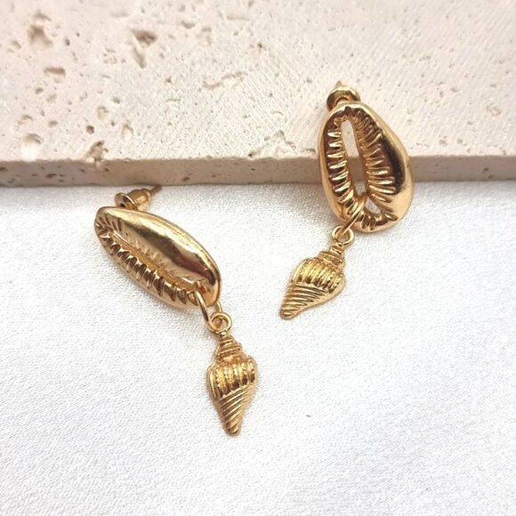 New Conch Seashell Golden Drop Earrings - Picture 4 of 7